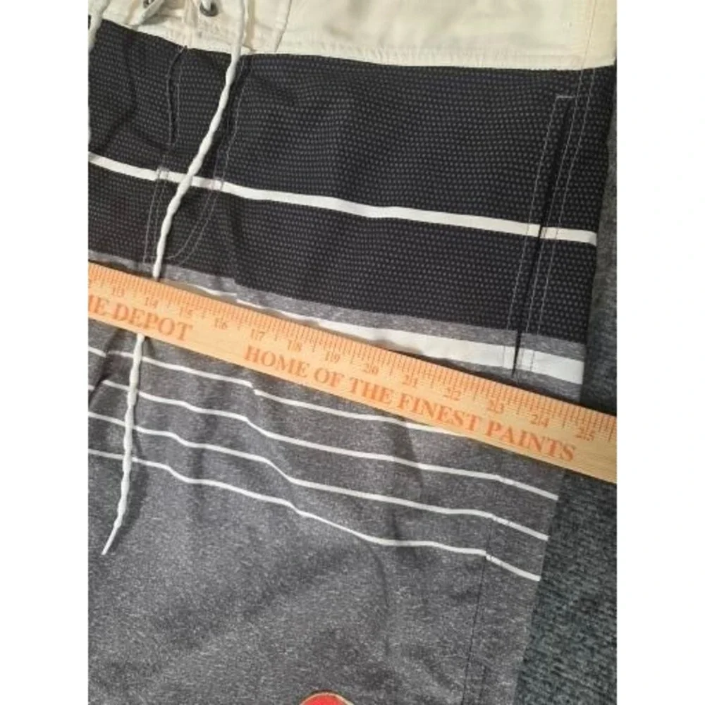 NFL Team Apparel Cleveland Browns Striped Board Shorts Mens XL Grey Black‎ White
